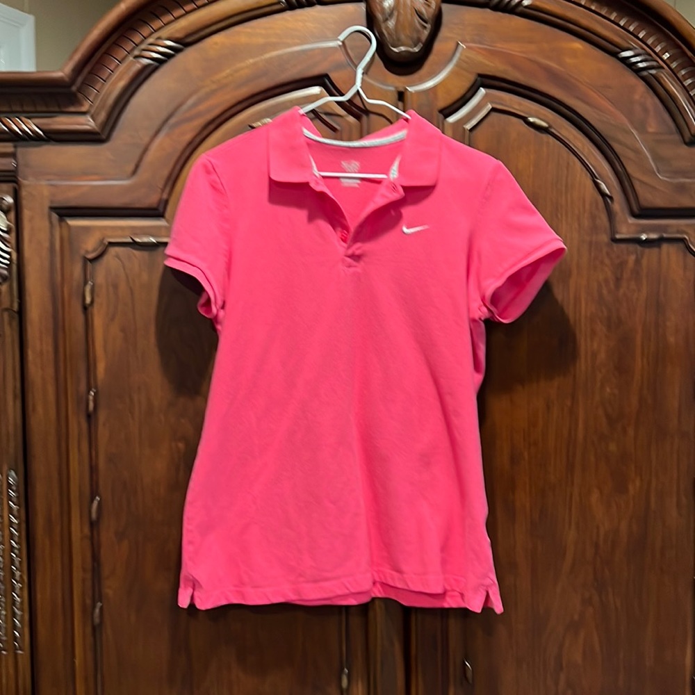 Nike Women’s Polo top, excellent used condition!